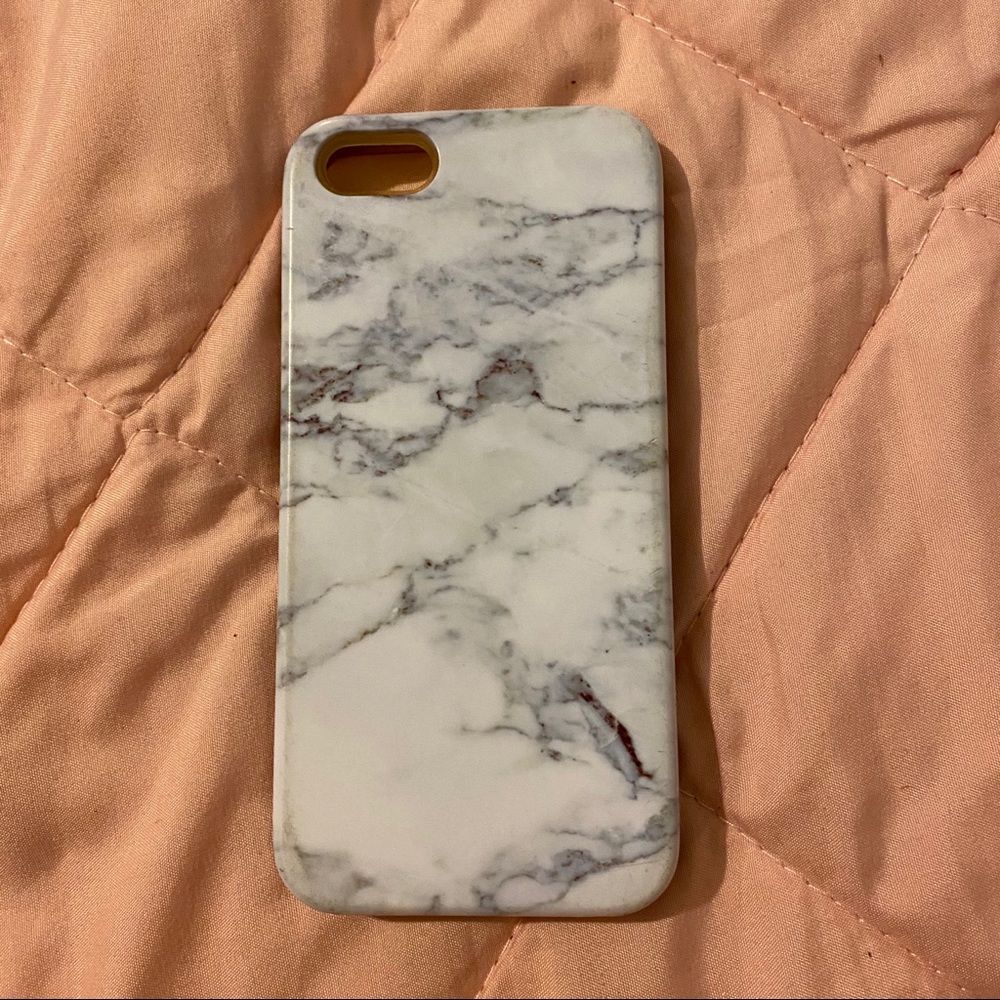🥀IPHONE SE CASE 3/$20